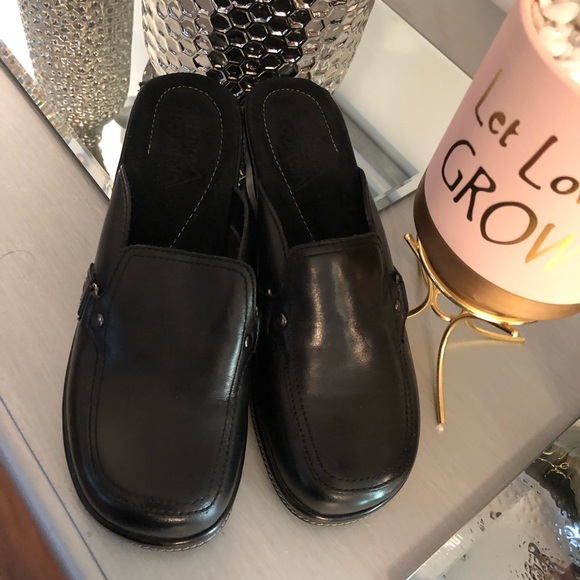 ladies clogs and mules